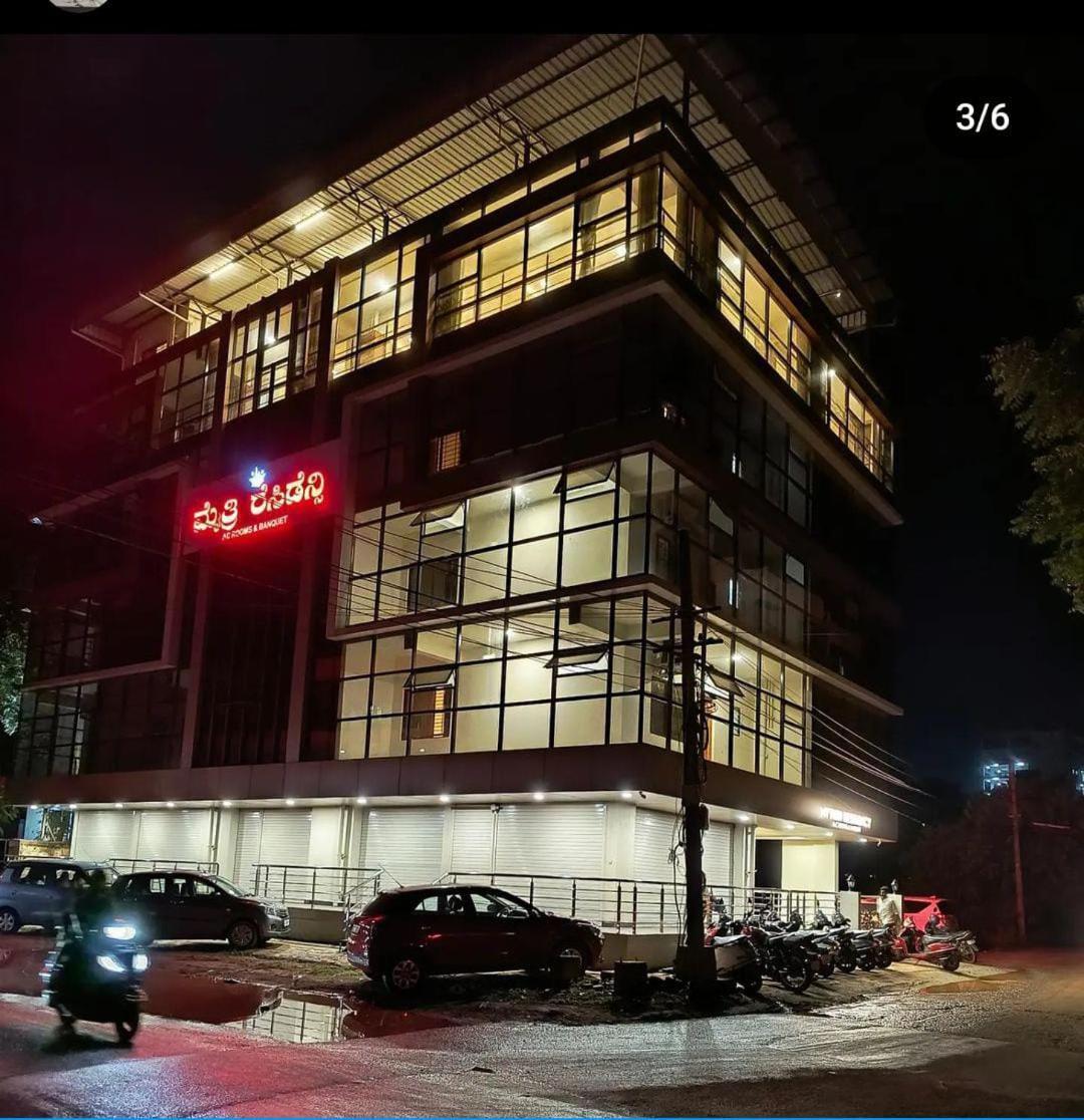 Mythri Residency Hotel ฮูบลิ ภายนอก รูปภาพ
